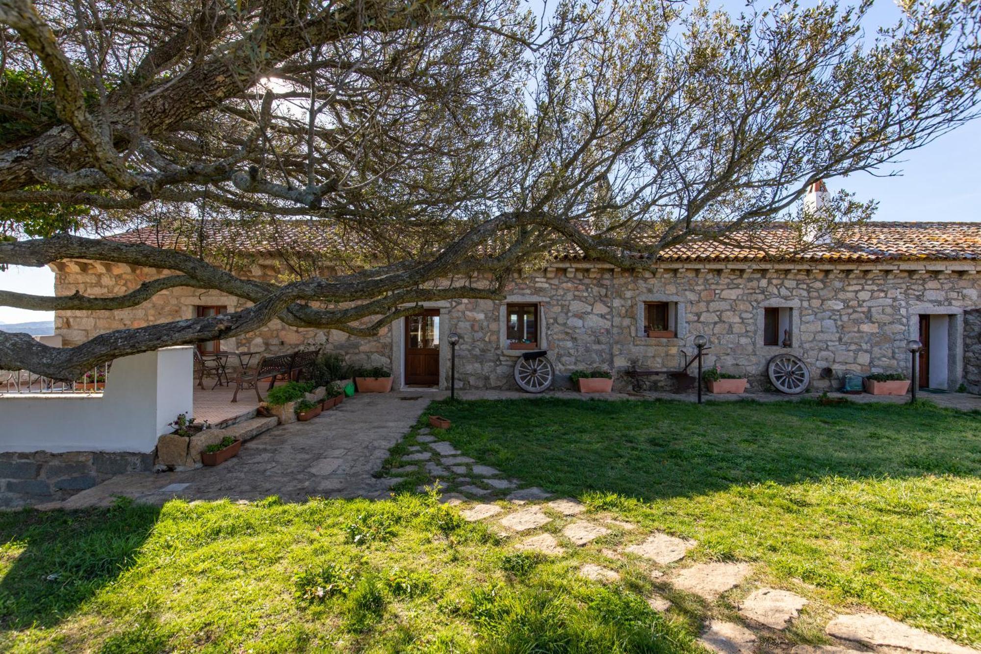 Cantina&Agriturismo Canu Villa Luogosanto Buitenkant foto